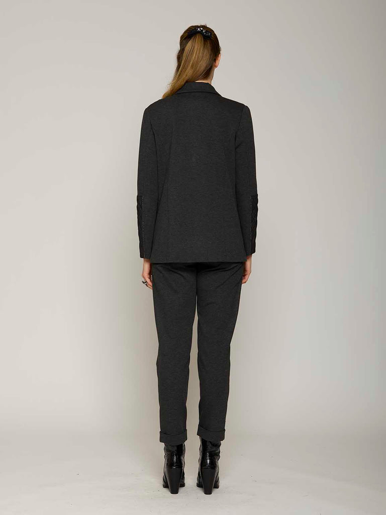 Giacca matelassé con ricami sui revers