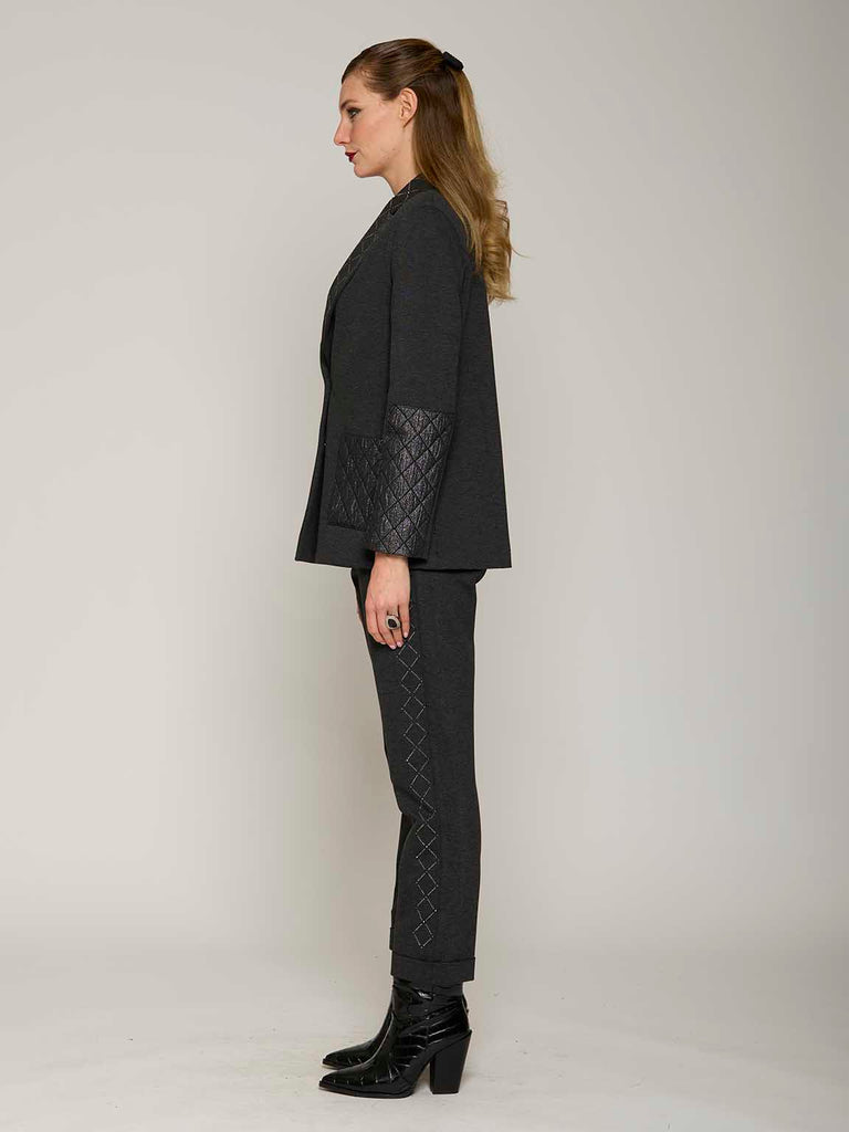 Giacca matelassé con ricami sui revers