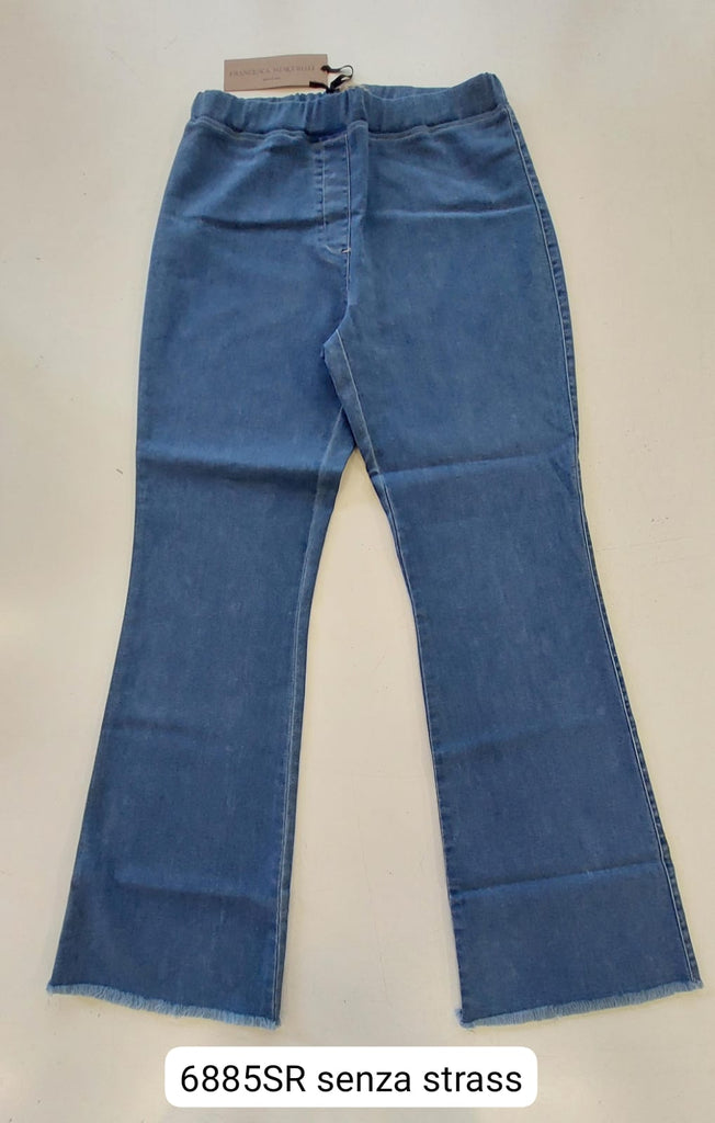 Jeans elasticizzato a zampa con frangia