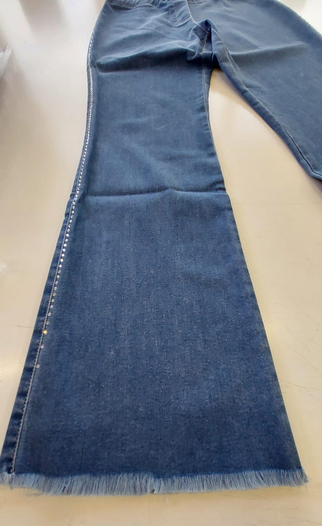 Jeans elasticizzato a zampa con frangia