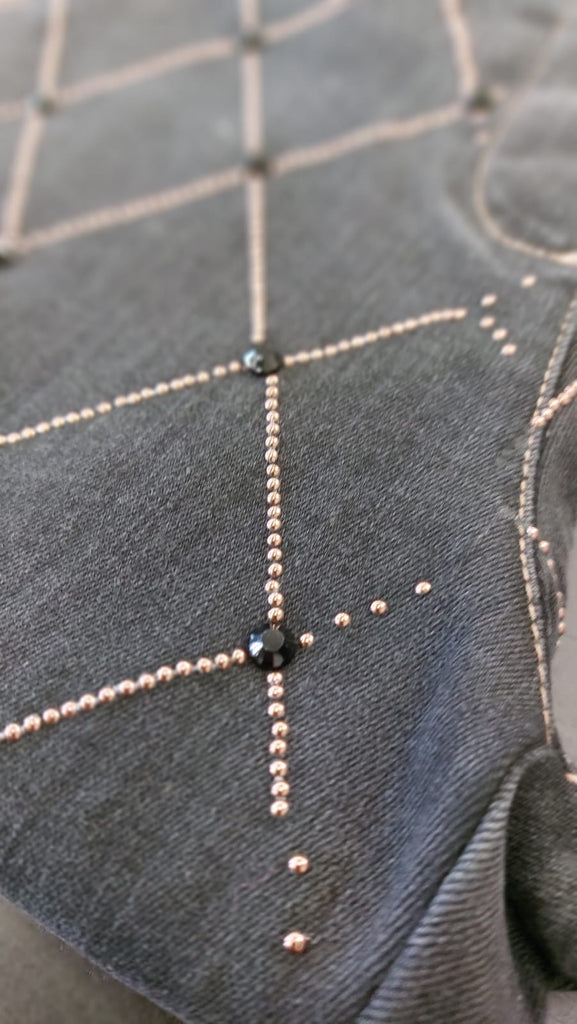 Jeans Nero elasticizzato con strass e borchie